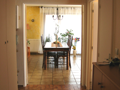 Hall d'entre contenant vastes placards et dbarras